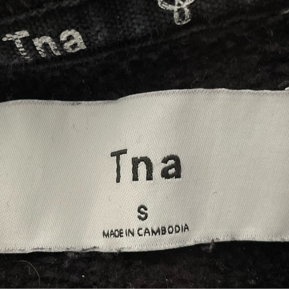 ARITZIA TNA Black Sweatshirt - Picture 5 of 8